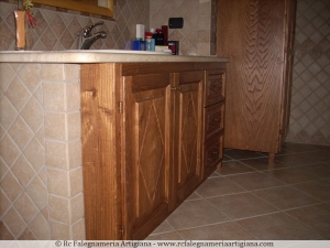 Mobile-bagno-in-Castagno